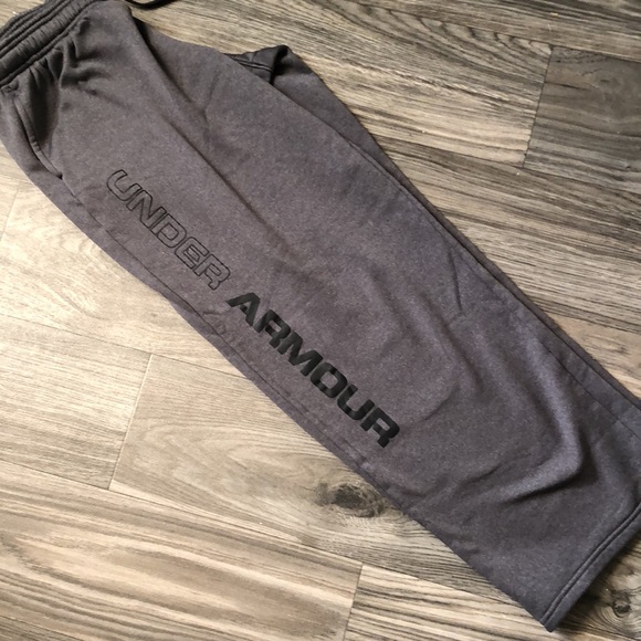 Boys Under Armour sweatpants - Picture 2 of 5